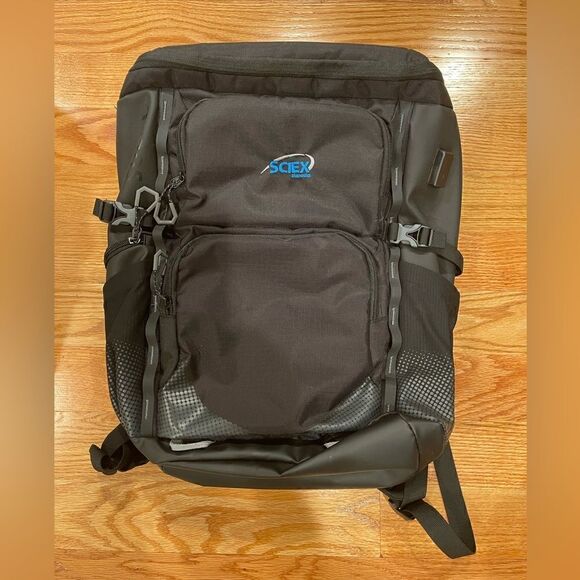 NWT Elevate Soleil 15″ Laptop Solar Panel Backpack (Sciex Branded) - Picture 5 of 7